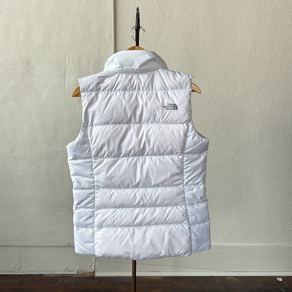 The Northface 550 Puffer Vest Women’s Medium - Picture 5 of 6